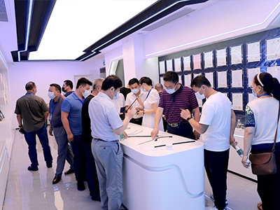 塑料制品企業來鑫昌龍參觀學習